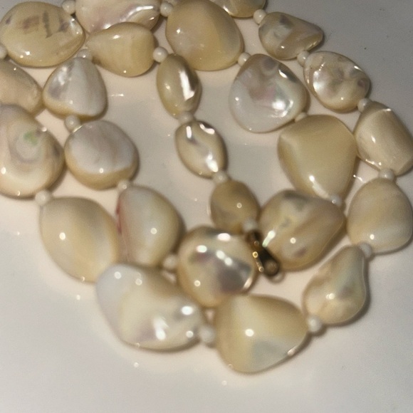 Mother of Pearl Balamuti Style Vintage Necklace with nugget shaped shell beads - Picture 7 of 10